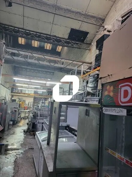 Flex in Noisy-le-Sec for sale - Interior Photo - Image 2 of 2