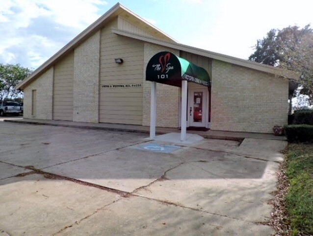 101 Mockingbird Cir, Victoria, TX for sale Primary Photo- Image 1 of 1