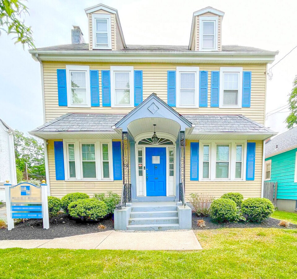 18 Grove St, Haddonfield, NJ 08033