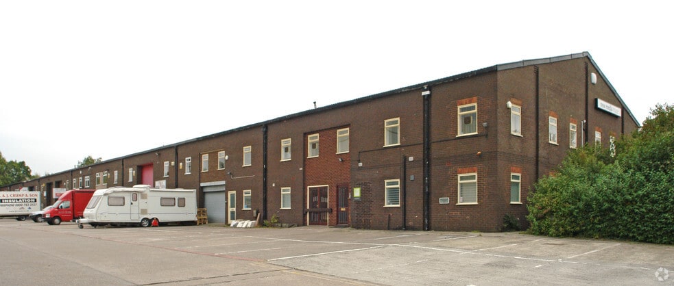 Pepper Rd, Stockport for lease - Building Photo - Image 2 of 4