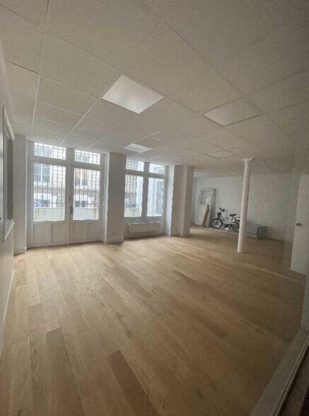 Office in Paris for sale - Building Photo - Image 1 of 15
