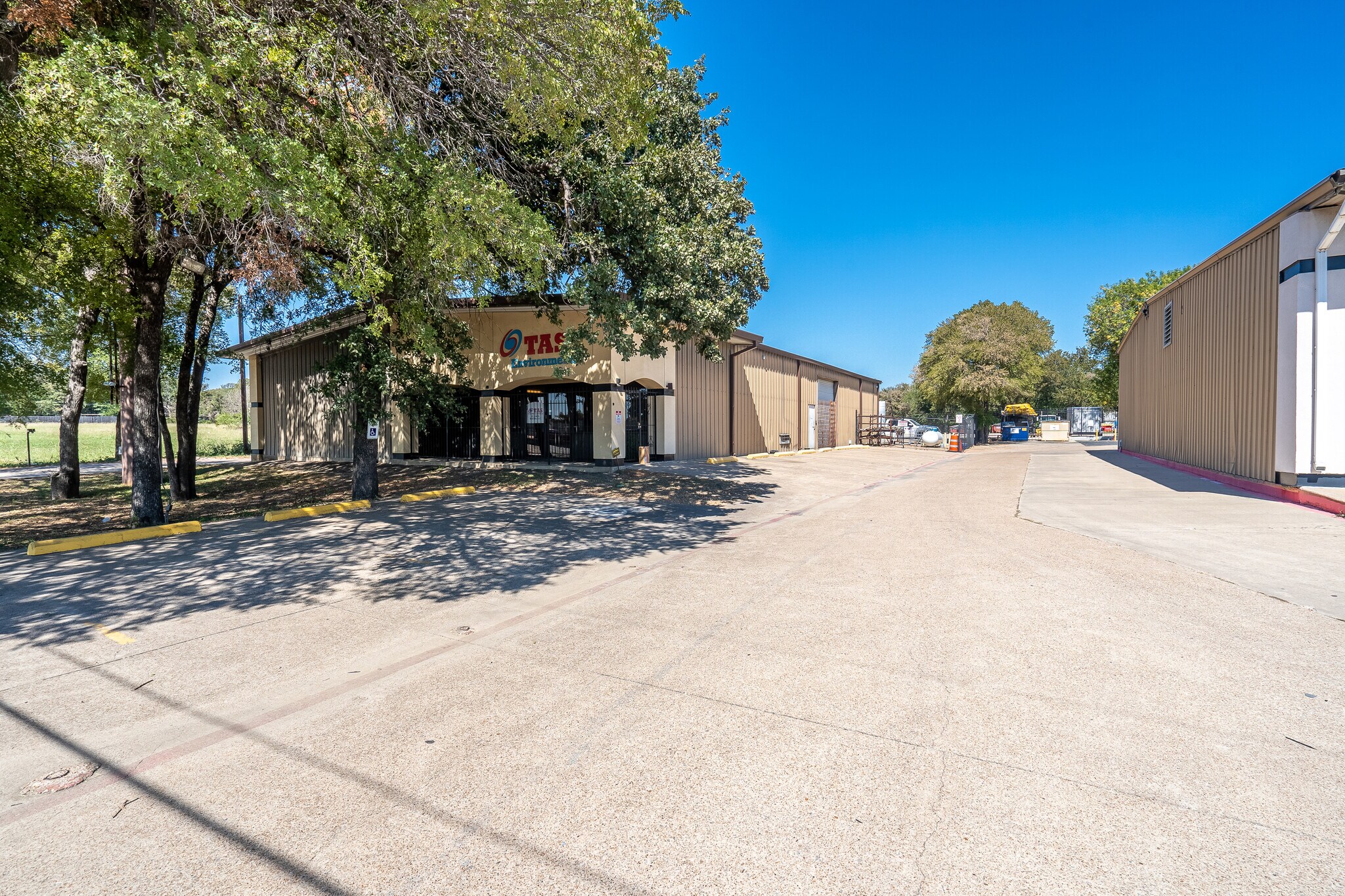 3929 E California Pky, Forest Hill, TX 76119