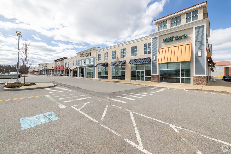 655 S Willow St, Manchester, NH for lease - Primary Photo - Image 1 of 17