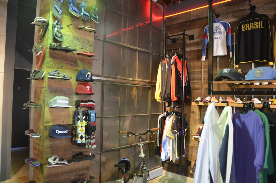 7364-7366 Melrose Ave, Los Angeles, CA for lease - Building Photo - Image 2 of 3