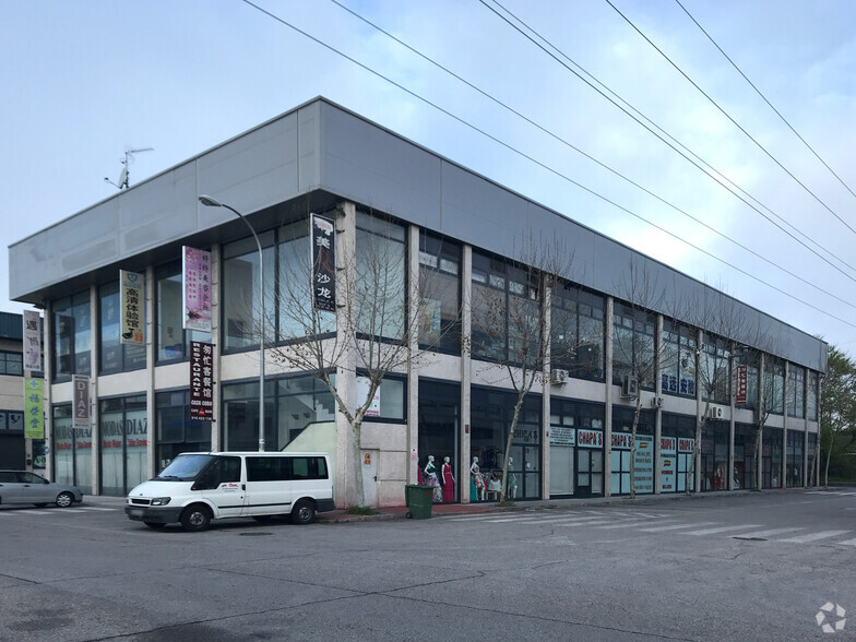 Retail in Fuenlabrada, Madrid for lease - Building Photo - Image 1 of 2