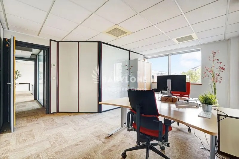 Office in Asnières-sur-Seine for sale - Interior Photo - Image 1 of 12