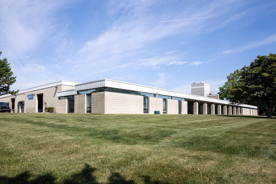 8400 Darrow Rd, Twinsburg, OH for lease - Building Photo - Image 2 of 6