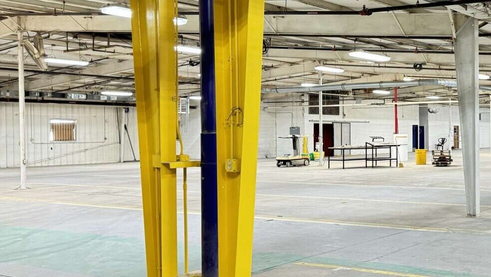 3 Building Portfolio Vacant portfolio of 3 properties for sale on LoopNet.com - Building Photo - Image 3 of 6