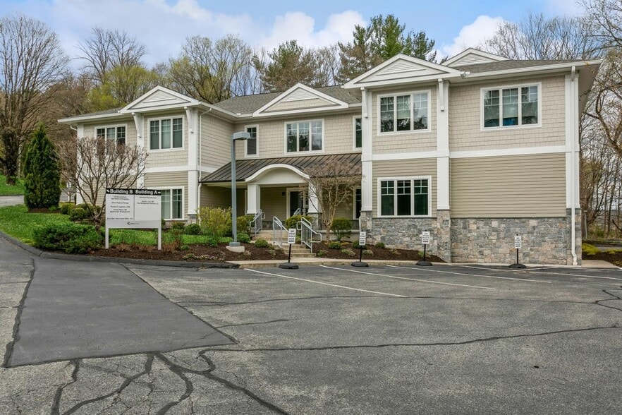 131 Kent Rd, New Milford, CT for lease - Building Photo - Image 1 of 8