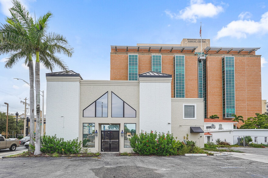 524 9th St W, Bradenton, FL for lease - Building Photo - Image 1 of 15