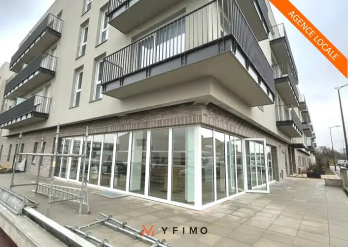 Flex in Aubergenville for lease Building Photo- Image 1 of 3