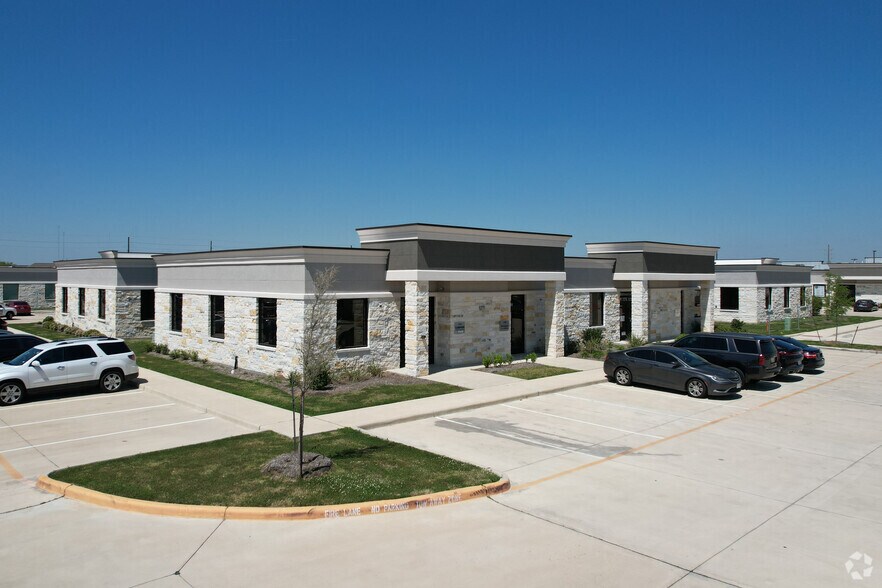 3129 Kingsley Dr, Pearland, TX for lease - Primary Photo - Image 1 of 10