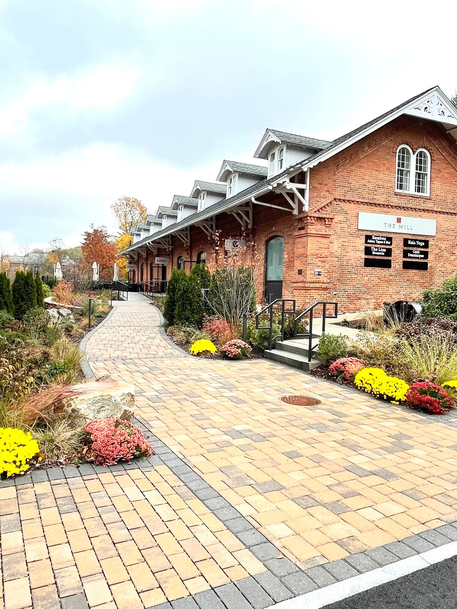 328 Pemberwick Rd, Greenwich, CT 06831 SCENIC RESTAURANT, SERVICE OR