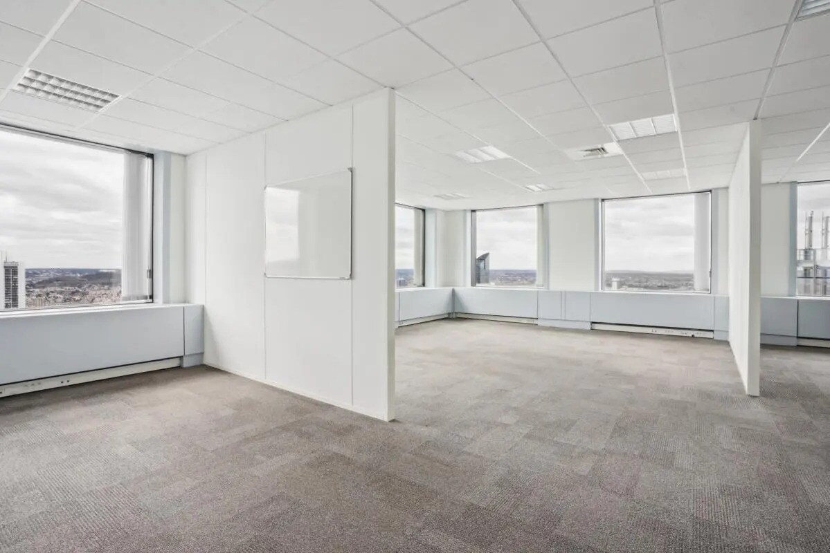 Office in Courbevoie for lease Interior Photo- Image 1 of 13
