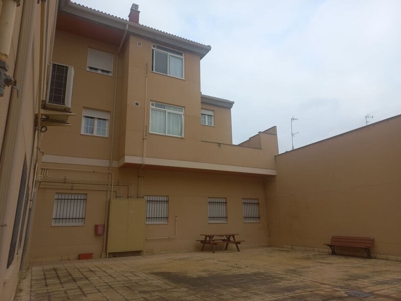 Retail in Íscar for sale - Building Photo - Image 1 of 34