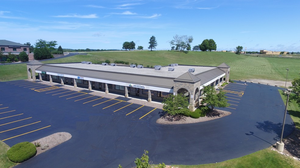 540 Village Walk Ln, Johnson Creek, WI for lease - Building Photo - Image 1 of 6