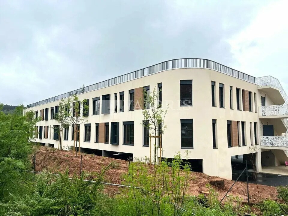 Office in Meyreuil for lease Building Photo- Image 1 of 15