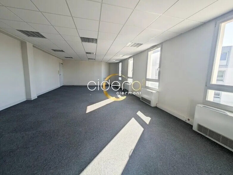 Office in Clermont-Ferrand for lease - Interior Photo - Image 1 of 7