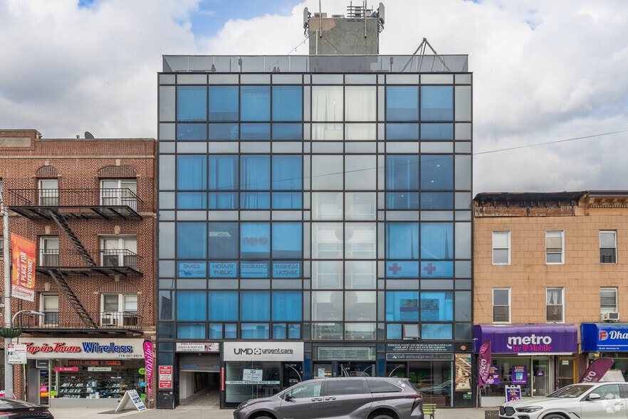 3272 Steinway St, Astoria, NY for lease - Building Photo - Image 1 of 8