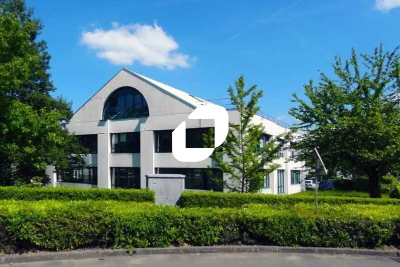 Office in Trappes for lease Building Photo- Image 1 of 13