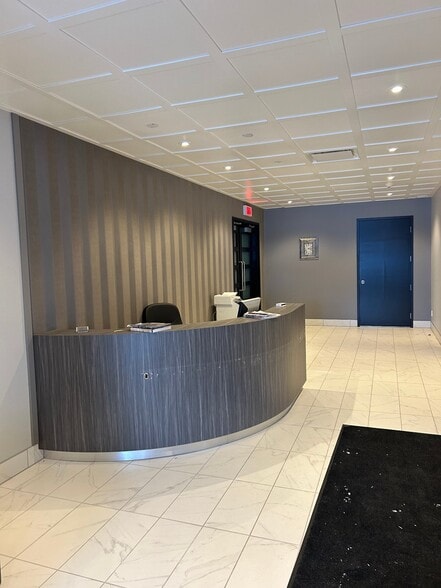 305 Rue Tanguay, Roberval, QC for lease - Lobby - Image 3 of 6