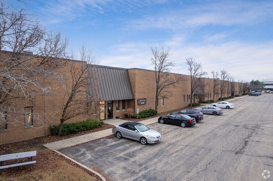 21212129 Tempel Dr, Libertyville, IL 60048 Commerce Center