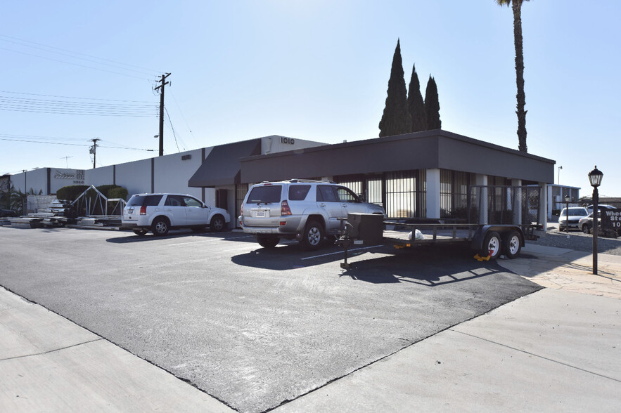 1010 E Elm Ave, Fullerton, CA for lease - Building Photo - Image 2 of 7