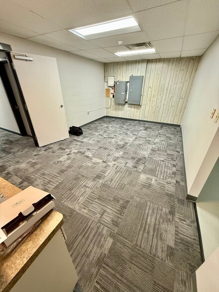 702-708 Congress Park dr, Washington Township, OH for lease - Interior Photo - Image 3 of 12