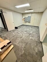 702-708 Congress Park dr, Washington Township, OH for lease Interior Photo- Image 1 of 10