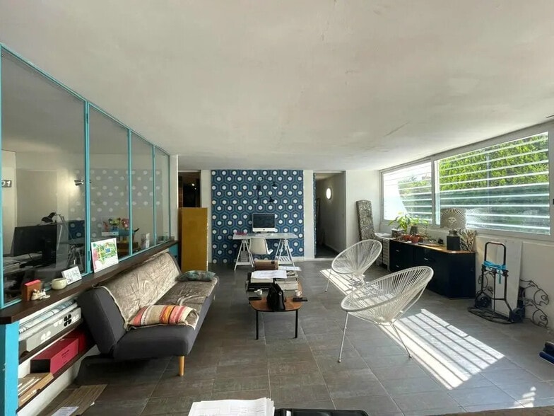 Retail in Villeneuve-Loubet for lease - Interior Photo - Image 2 of 8