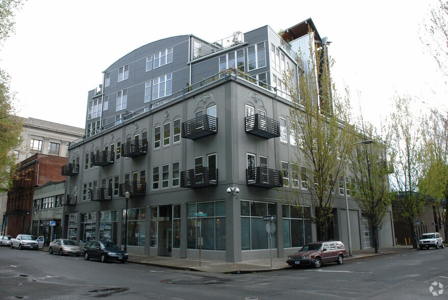 412-418 NW 8th Ave, Portland, OR for lease - Building Photo - Image 2 of 11