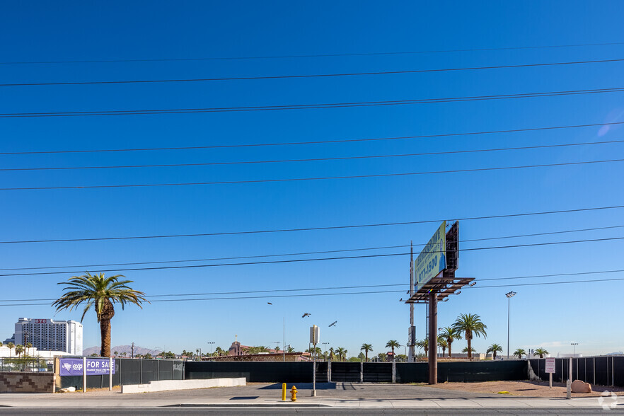 3889 S Las Vegas Blvd, Las Vegas, NV for sale - Primary Photo - Image 1 of 1