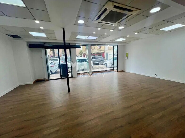 Retail in Lyon for sale - Interior Photo - Image 3 of 5