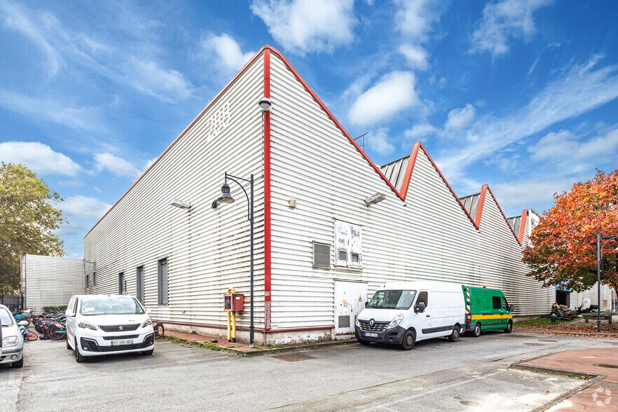 Flex in Aubervilliers for lease - Building Photo - Image 2 of 3