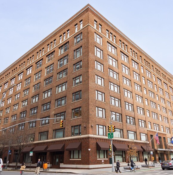 395 Hudson St, New York, NY for lease - Building Photo - Image 1 of 15