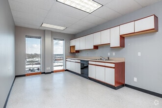 5800 Foxridge Dr, Mission, KS for lease Interior Photo- Image 2 of 4