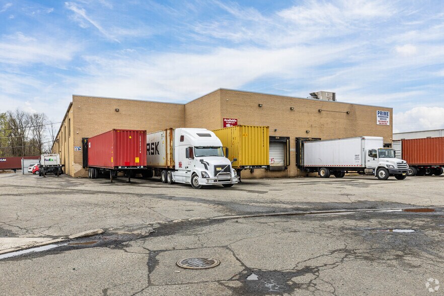 1050 Edward St, Linden, NJ for lease - Building Photo - Image 1 of 6