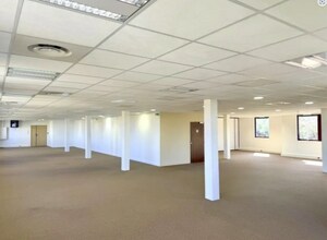 Rue Pereire, Saint-Germain-en-Laye for lease Interior Photo- Image 2 of 10