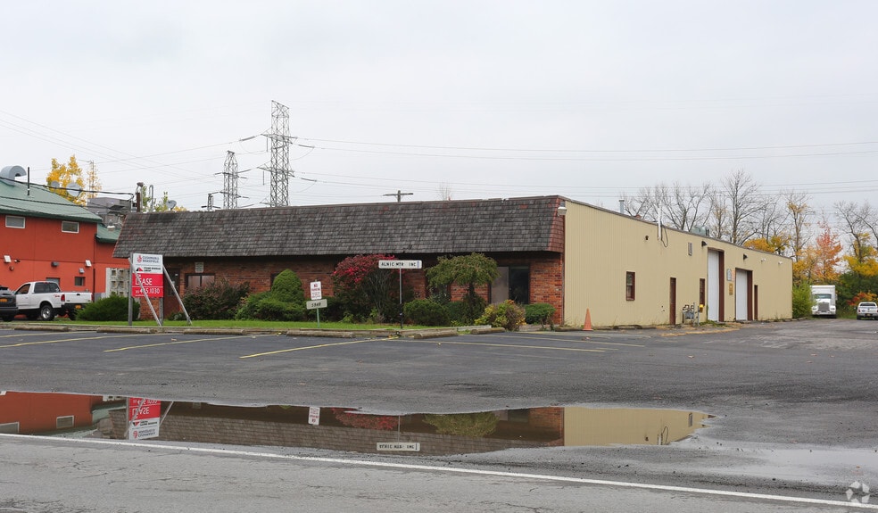 5948 Butternut Dr, East Syracuse, NY for sale - Primary Photo - Image 1 of 1