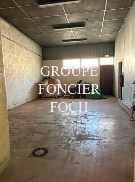 Flex in Saint-Genis-Laval for lease - Building Photo - Image 2 of 8