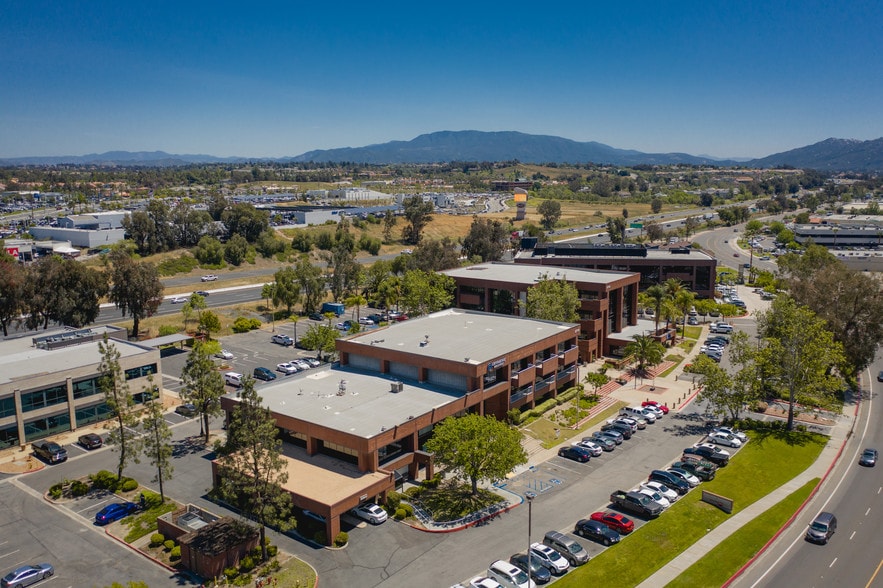 27710 Jefferson Ave, Temecula, CA for lease - Building Photo - Image 1 of 3