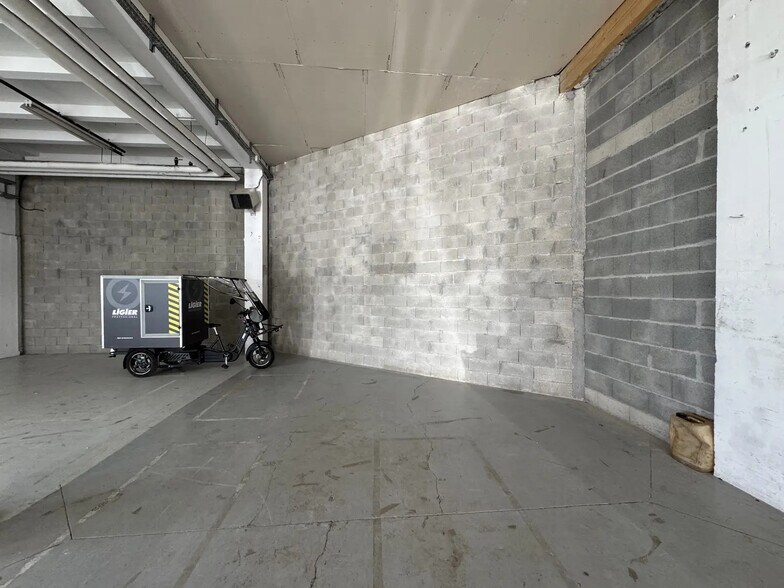 9 Chaussée Jules César, Osny for sale - Interior Photo - Image 2 of 7