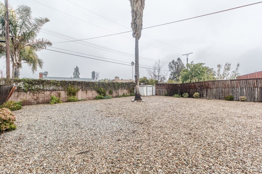 10958 Penrose St, Sun Valley, CA 91352