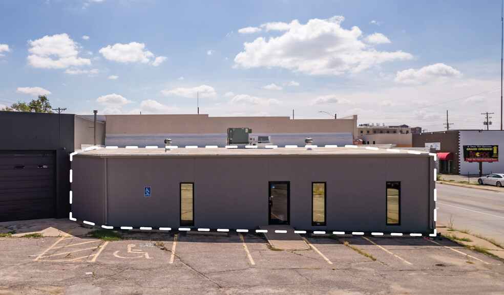 1001 E Central Ave, Wichita, KS for lease - Building Photo - Image 2 of 30