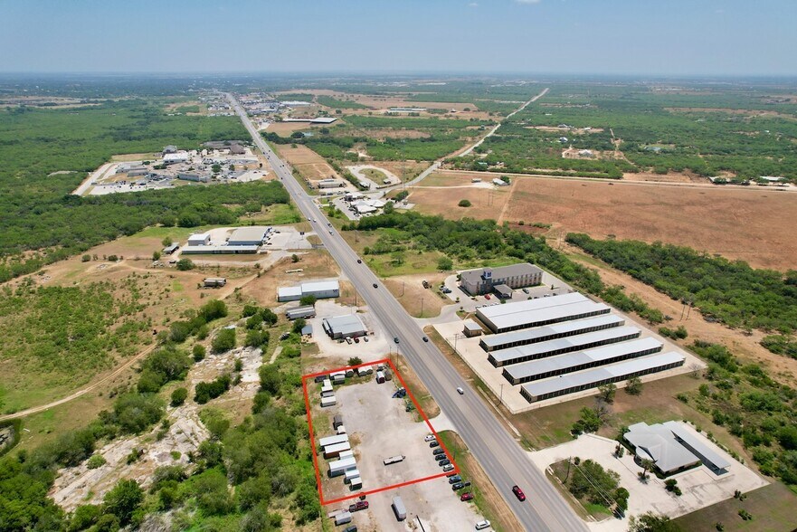 1 Ac 97 E hwy, Jourdanton, TX for sale - Building Photo - Image 3 of 7