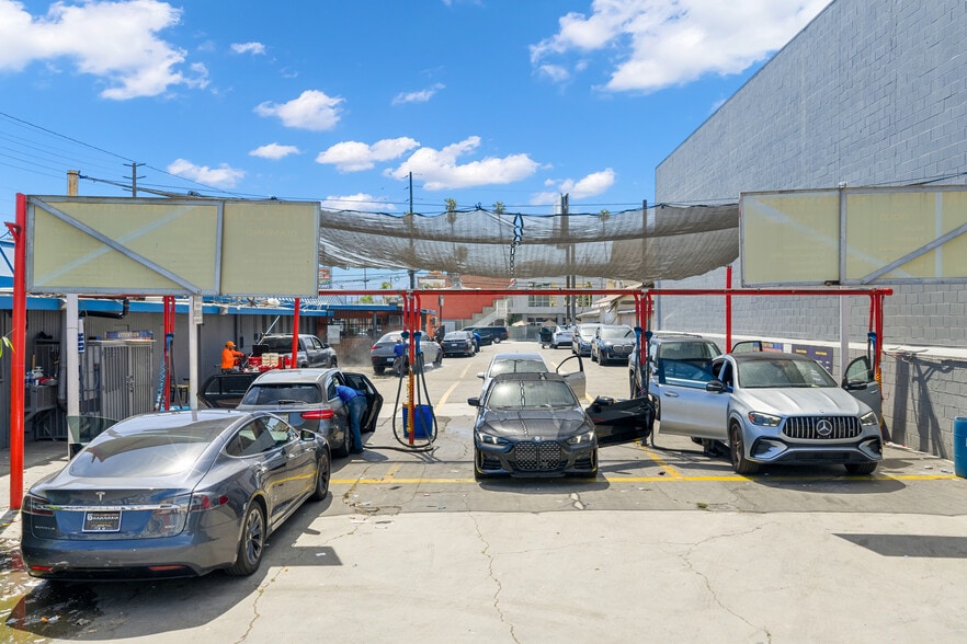 6061 Santa Monica Blvd, Los Angeles, CA for lease - Building Photo - Image 2 of 8