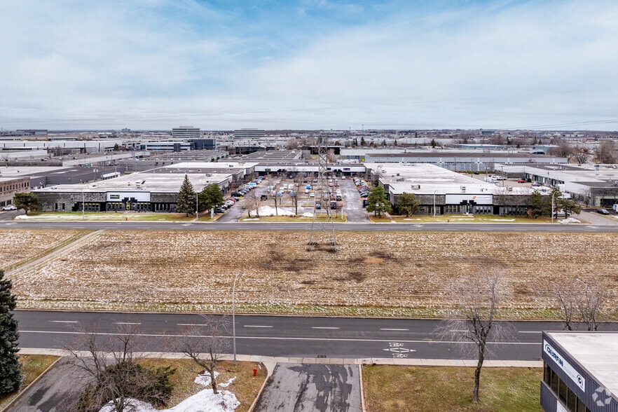 5550-5750 Boul Thimens, Saint-Laurent, QC for lease - Aerial - Image 2 of 5