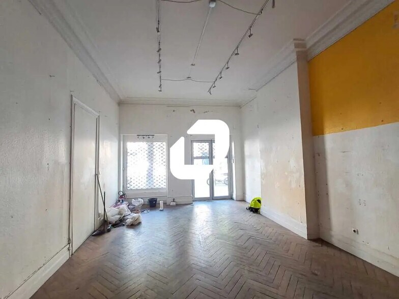 Retail in Bordeaux for lease - Interior Photo - Image 2 of 9