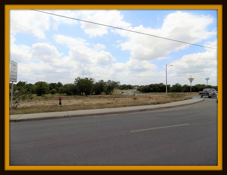 2316 El Indio Hwy, Eagle Pass, TX 78852