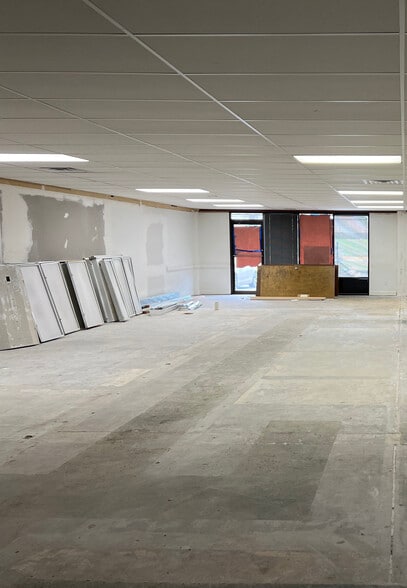 2949 E Chestnut Expy, Springfield, MO for lease - Interior Photo - Image 3 of 3